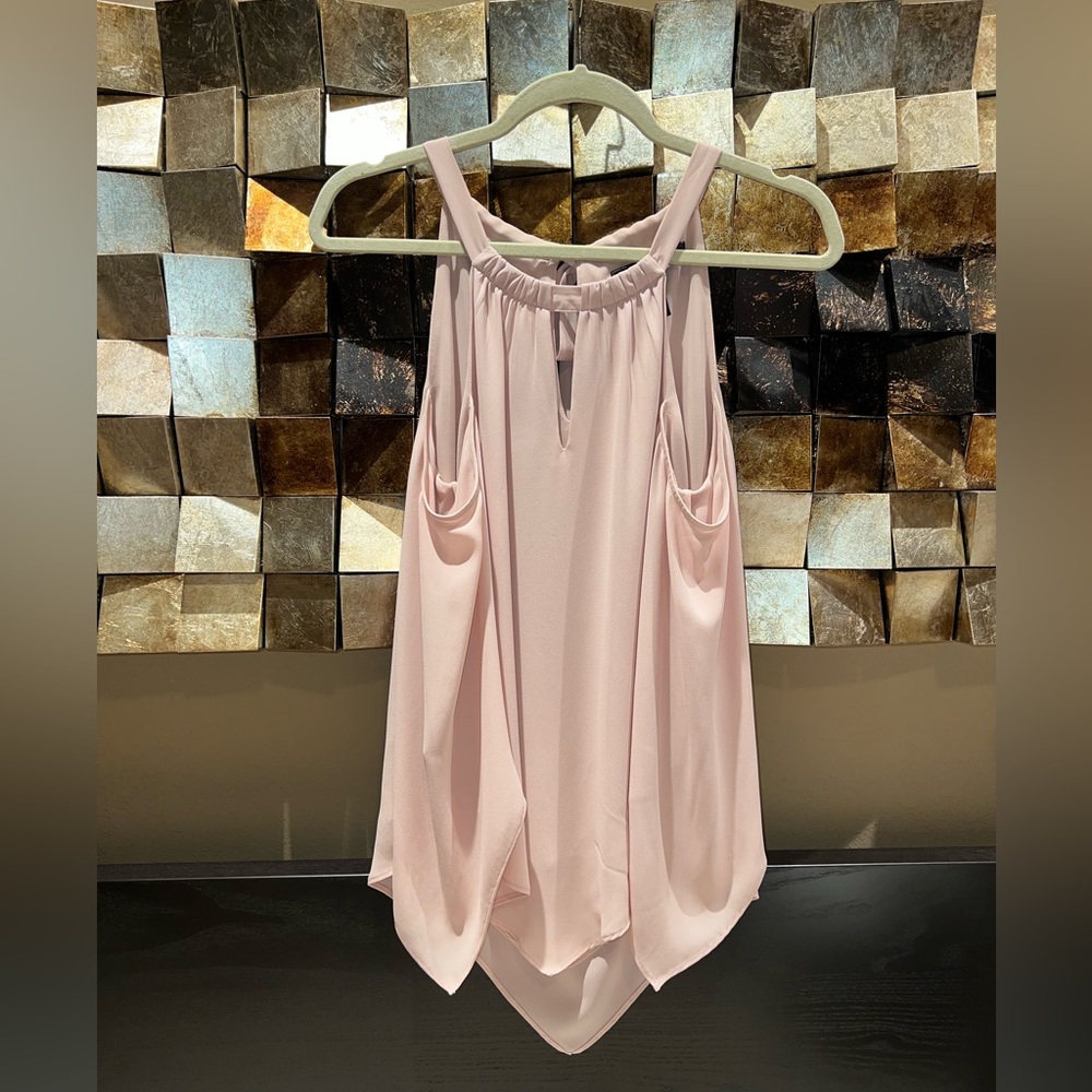 BCBG (retail $198) worn once* JAX COLD-SHOULDER HALTER TOP. Dusty pink. XXS